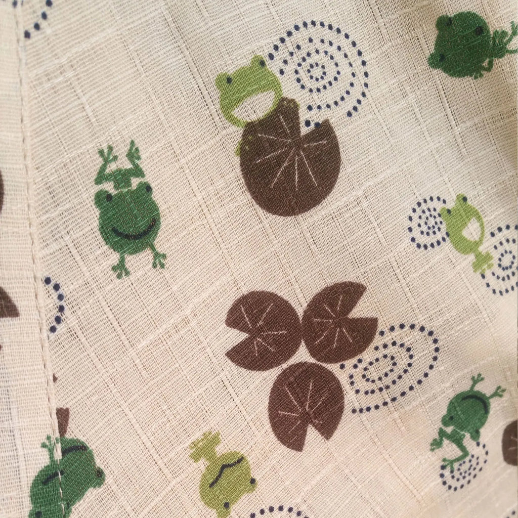 Child's beige cotton yukata with little frog print, short sleeves