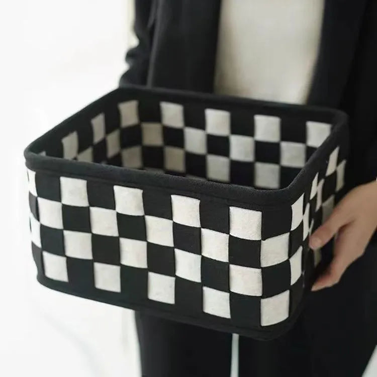 Checkerboard pattern folding felt storage basket showing collapsible sides and 37x29x19.5cm size.