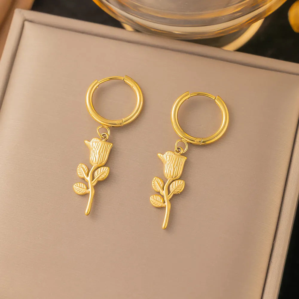 Titanium steel rose necklace set in gold with matching earrings on O-link chain, simple sweet style