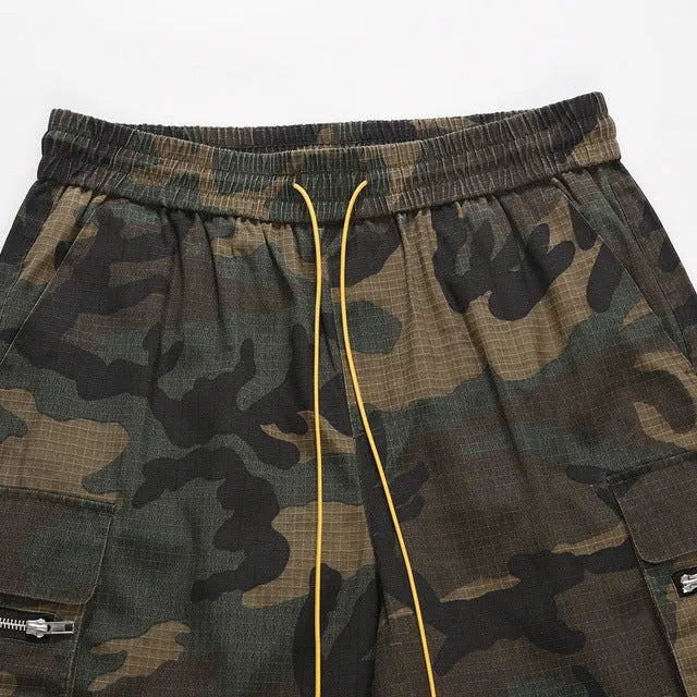 Men's green washed camouflage cotton cargo work shorts with multiple pockets on a mid-waist loose fit.
