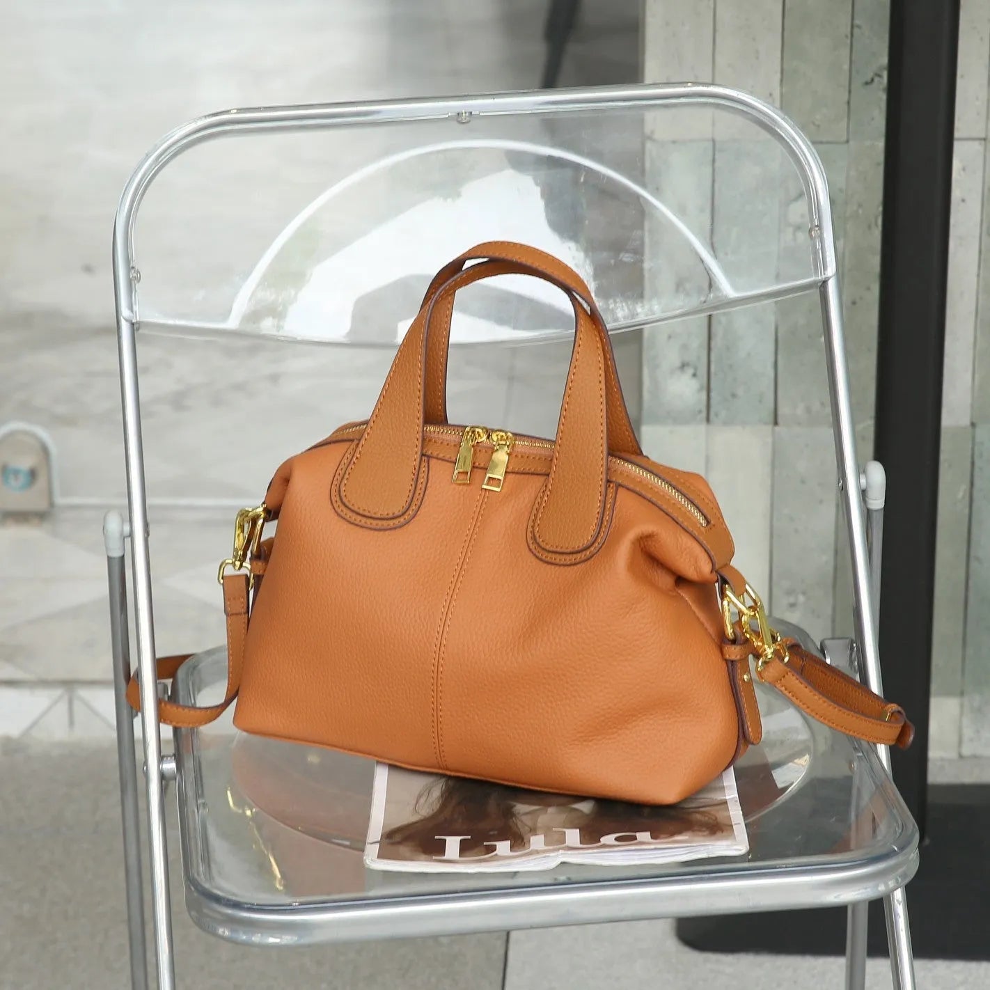 Women's genuine leather cross-body bag in horizontal square shape with internal compartments