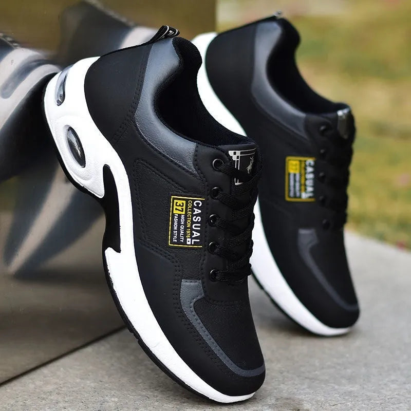 Men's waterproof leather casual running shoes in black with vulcanised rubber sole and lace-up closure