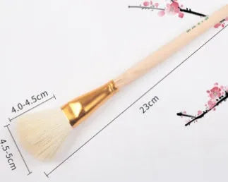Painting pen with soft wool brush head for watercolour and oil painting in multiple sizes.
