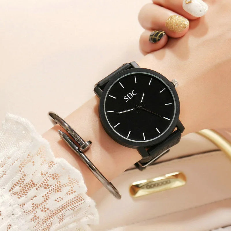 Unisex retro casual quartz watch with 45mm dial, silicone strap, and alloy case on wrist