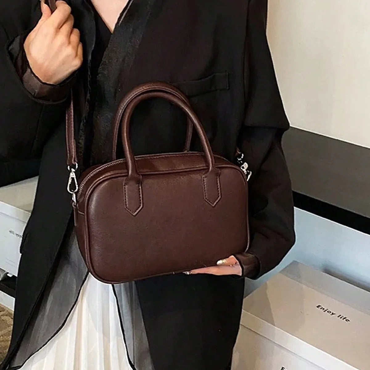 Retro small square shoulder messenger bag in black PU leather with horizontal design