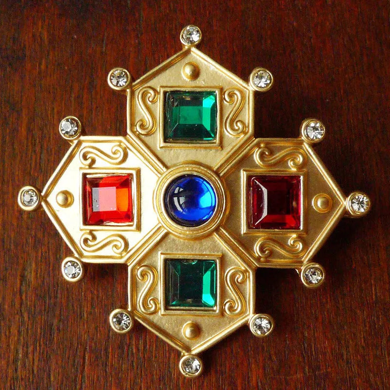Baroque vintage brooch in zinc alloy with diamond shape, retro court style costume jewellery