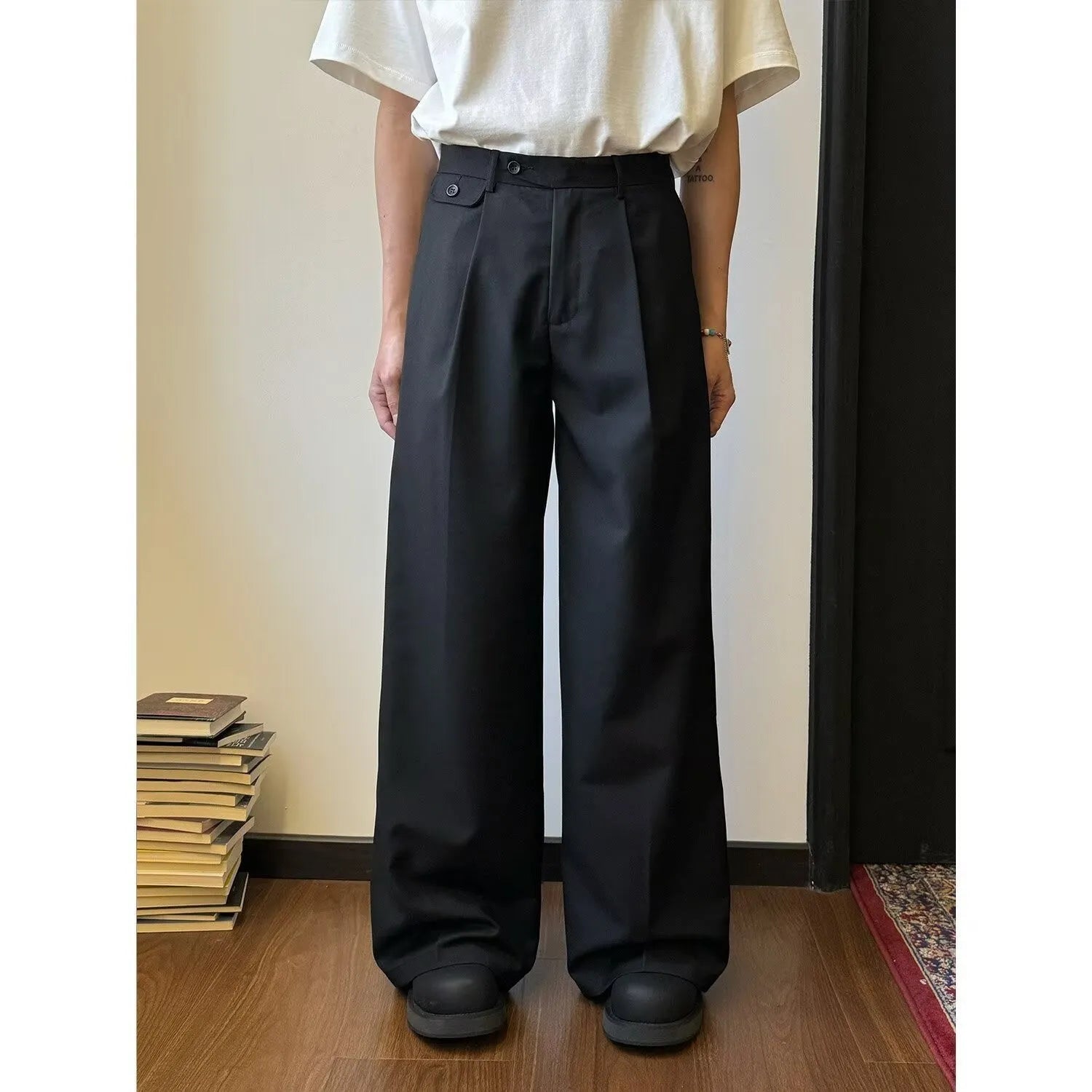 Men's straight-leg casual trousers in black with wide-leg loose cut
