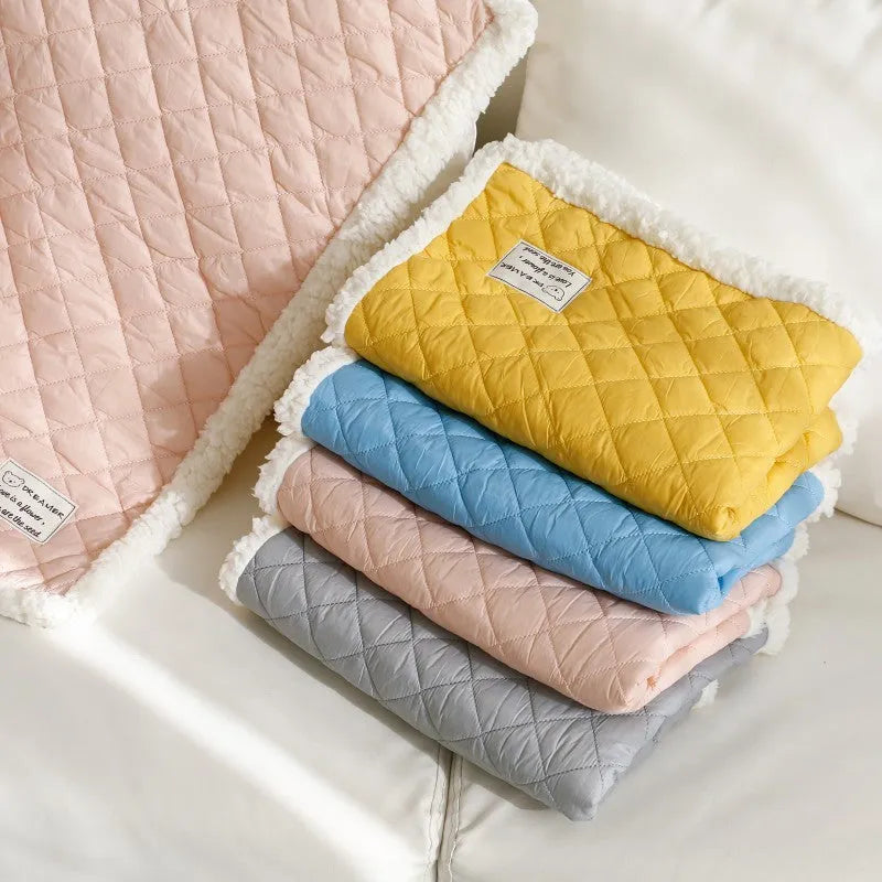 Quilted blue cloth pet blanket for cats shown in a large 80x60cm size.