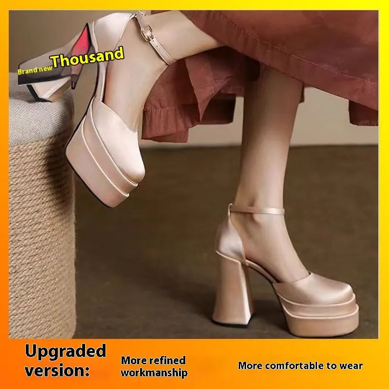 Women's waterproof platform high heels with chunky heel in white or champagne colour