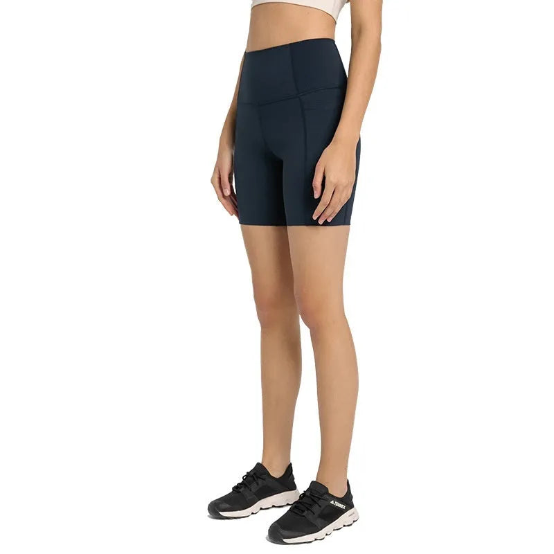 Women's super stretch sports shorts in fifth pants length with cotton blend fabric