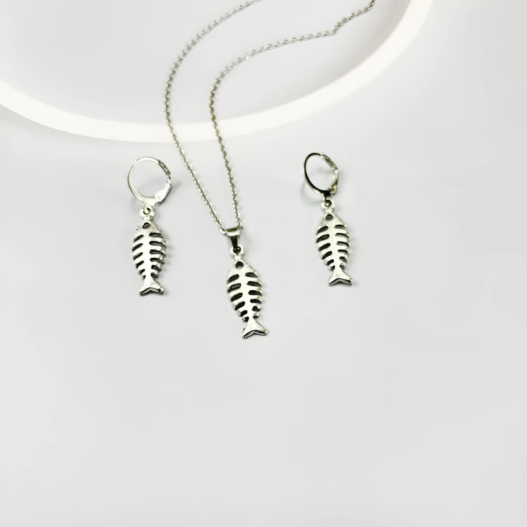 Fishbone pendant necklace with O-shaped chain and matching earrings jewellery set