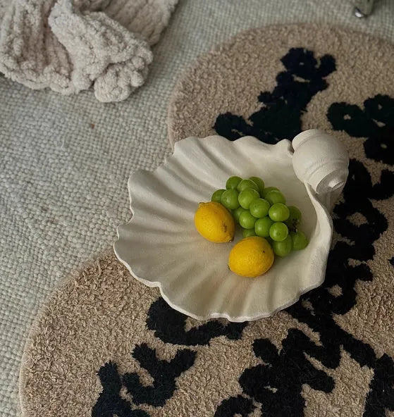 White resin simulation shell fruit plate ornament for table decoration