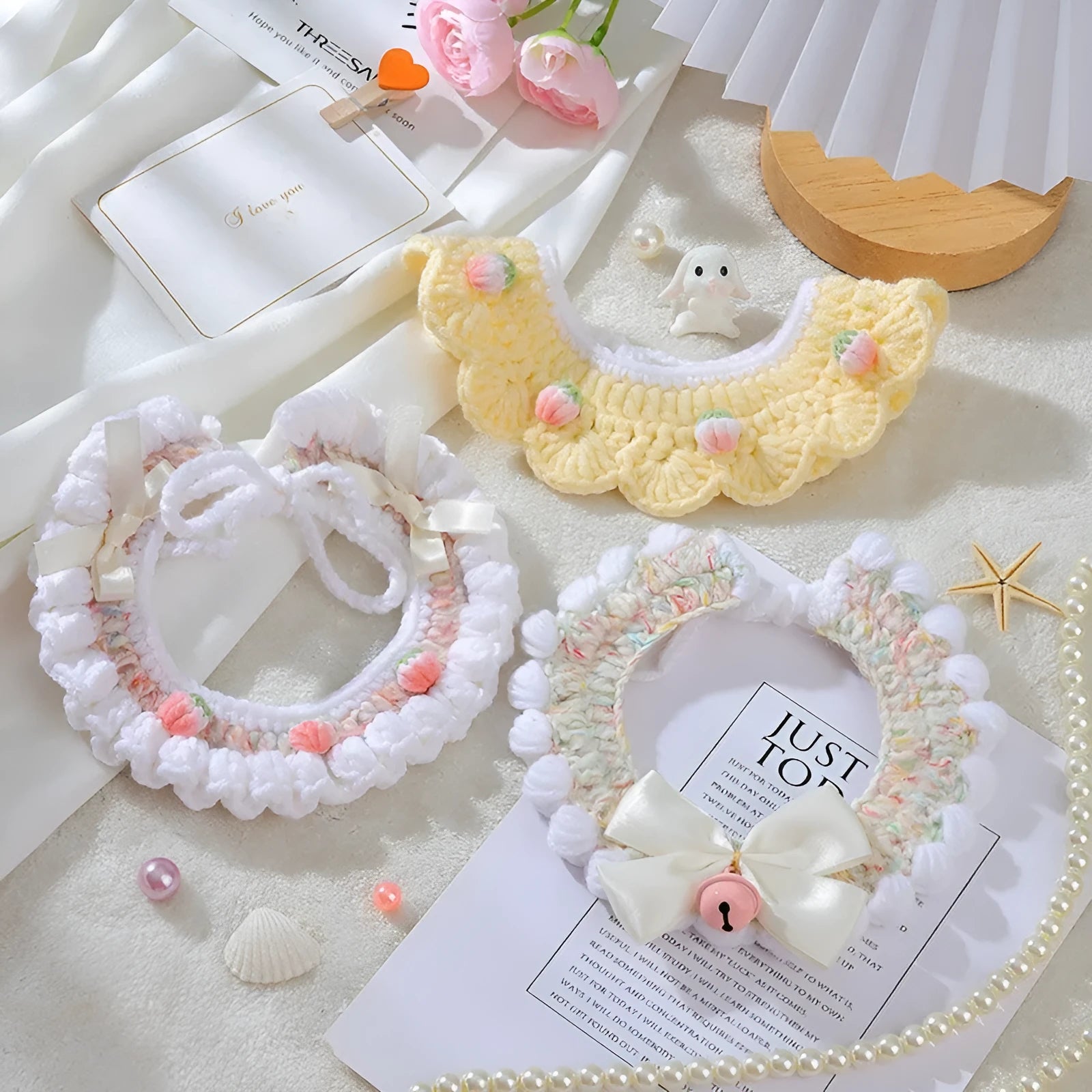 Handmade wool woven cat collar for British Shorthair kittens with embroidery decoration in cartoon style