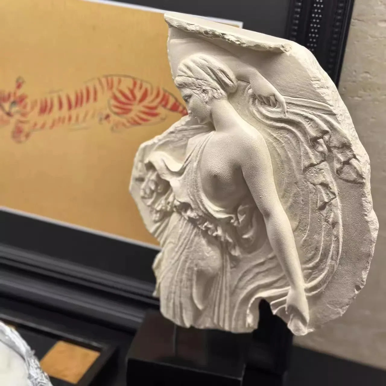 Wine goddess synthetic resin sculpture ornament in modern simplistic style