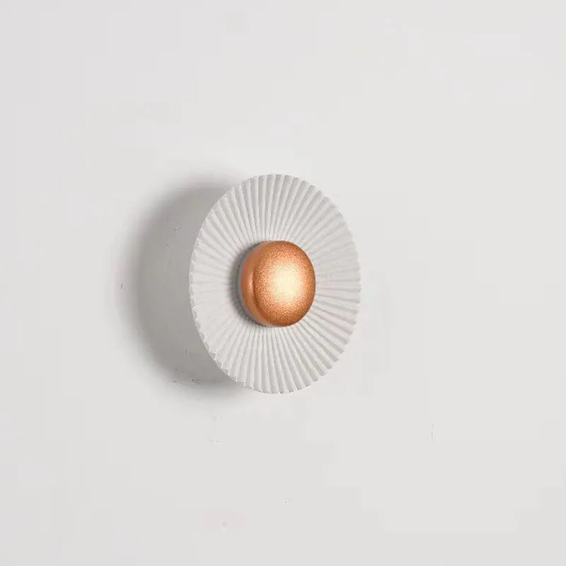 Round wall lamp with an aluminium shade and dimmable LED bulb in a white and gold colour finish.