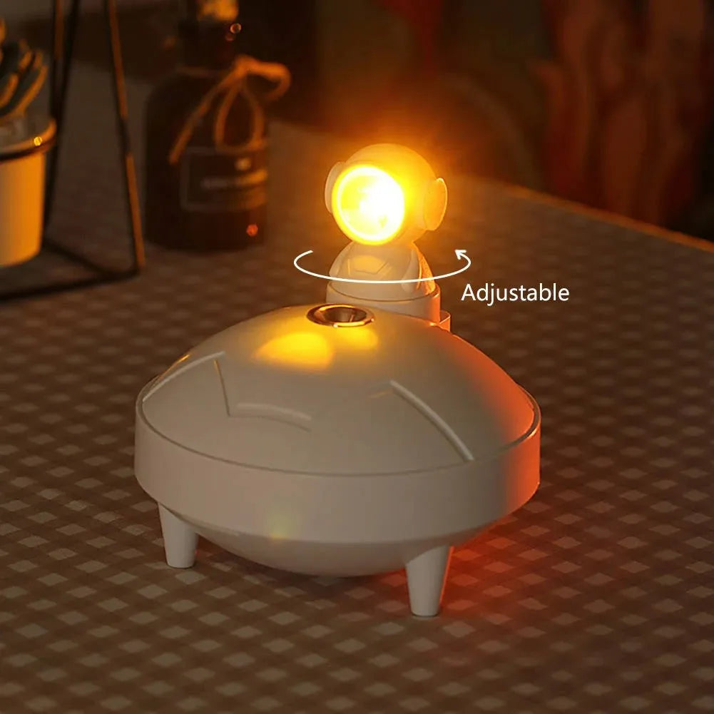 Astronaut sunset lamp humidifier in white with 360-degree rotating head and mist from single fog outlet
